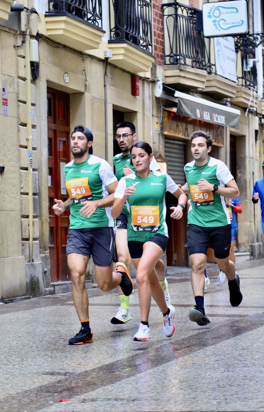 Los corredores, a su paso por la Parte Vieja