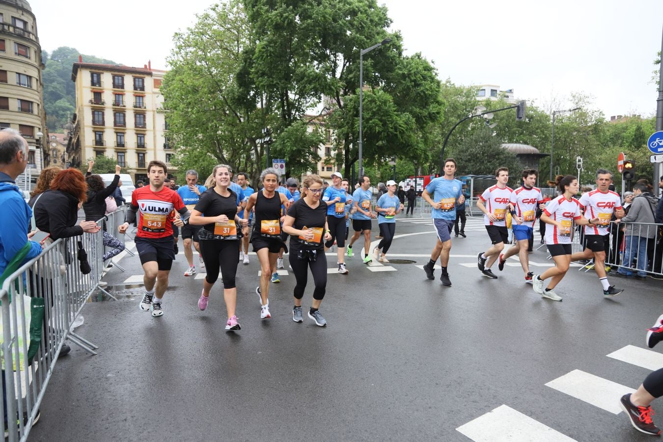 Los corredores, a su paso por la Parte Vieja