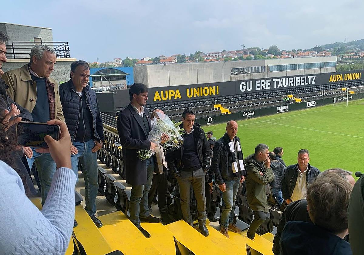 Minuto de silencio en homenaje a Iñaki de Mujika