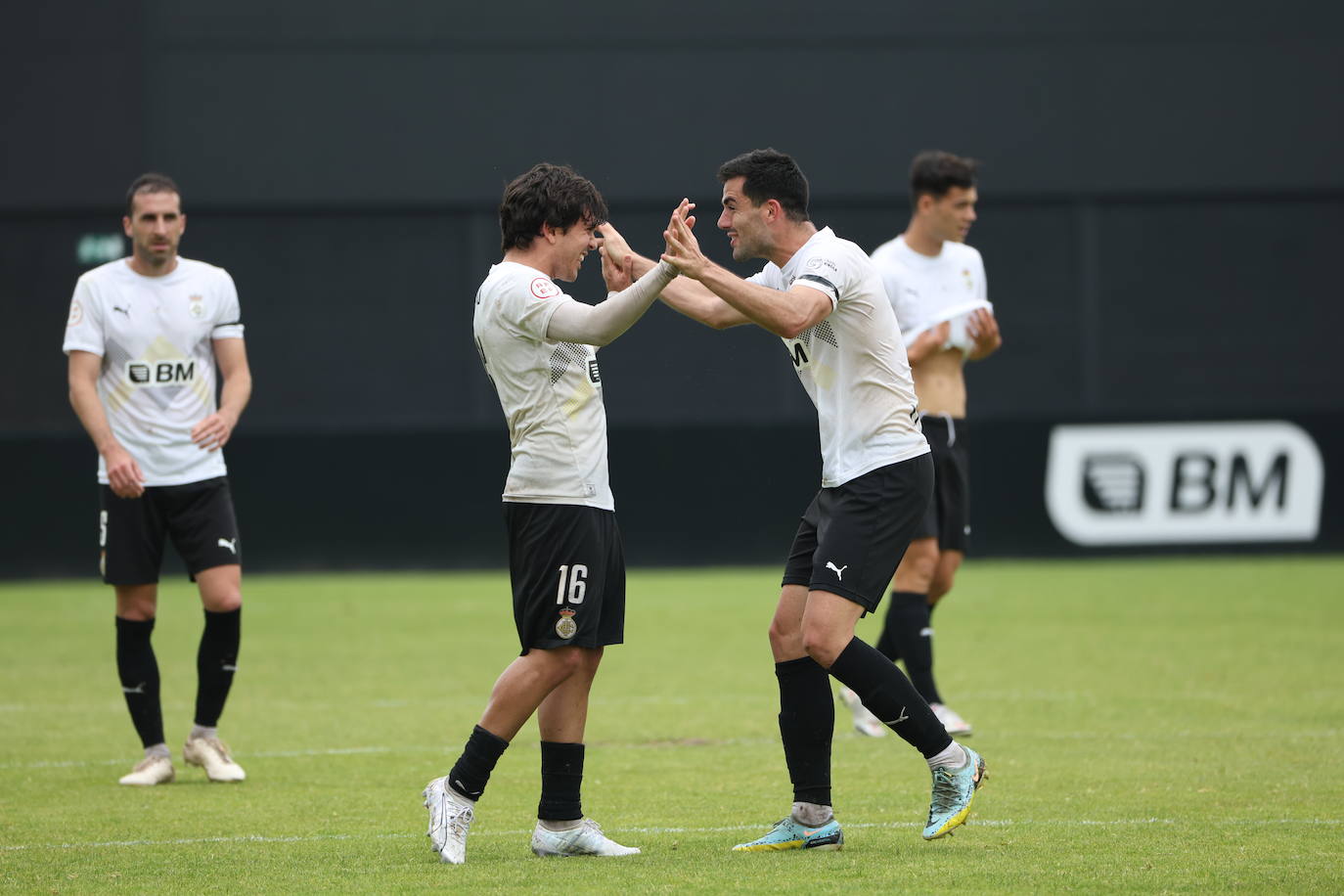 Alain Oyarzun acerca la permanencia al Real Unión