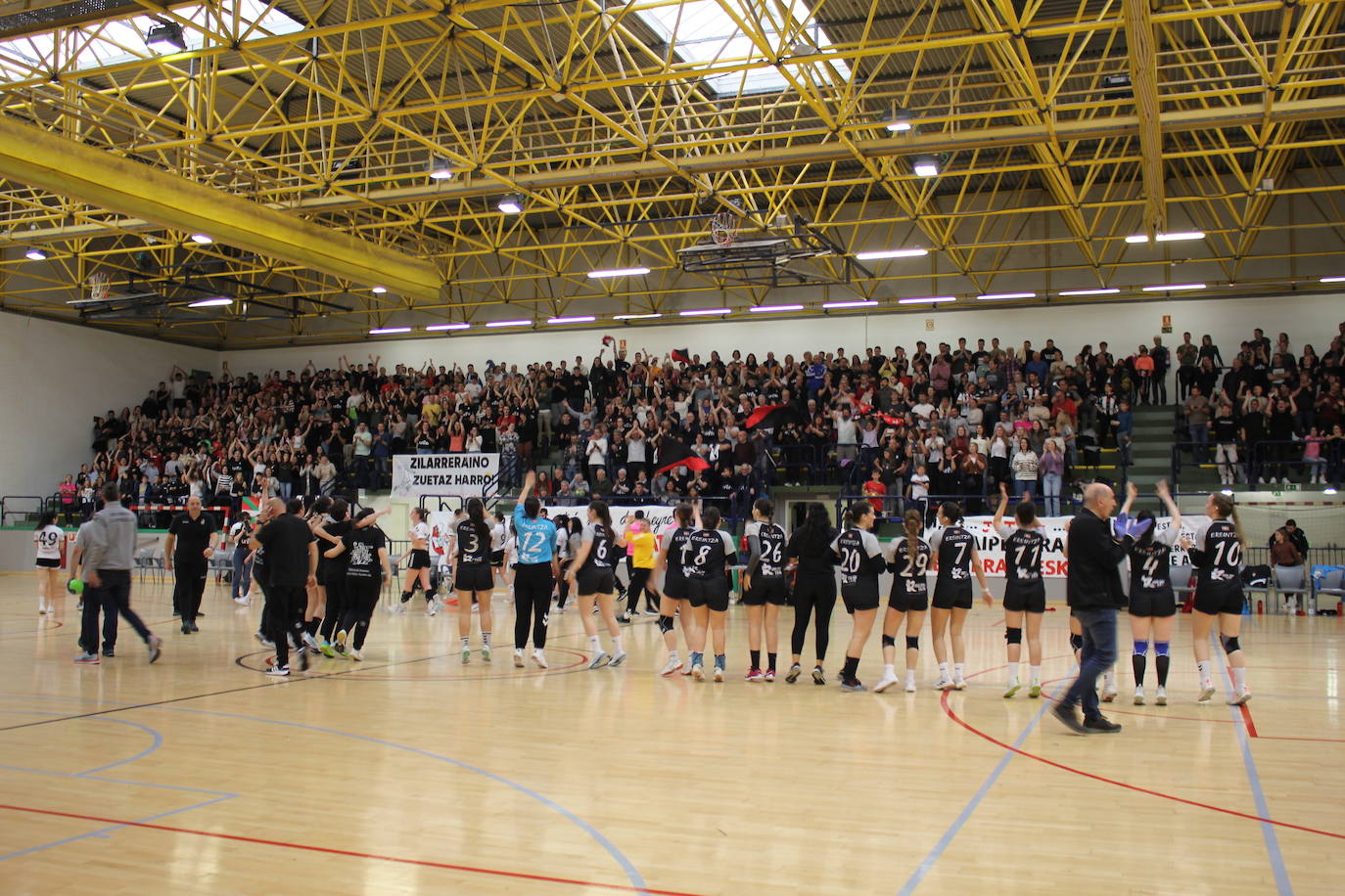 Fiesta en Errenteria con el ascenso del Ereintza