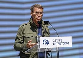 Feijóo durante su intervención en un mitin del partido.