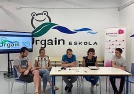 Ikastetxe publikoen abesti berria eta Urgain Eguna aurkezteko agerraldia.