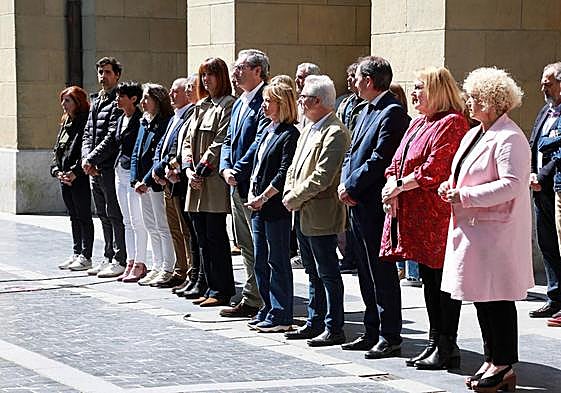 Concentración de repulsa por el asesinato machista de Orio convocada por la Diputación de Gipuzkoa.