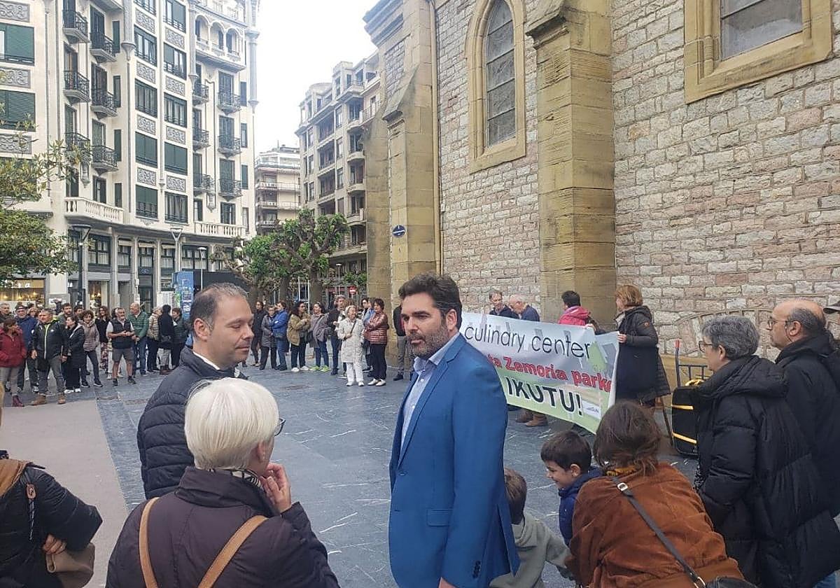 Lasa, en la concentración de protesta de este jueves en el barrio de Gros.
