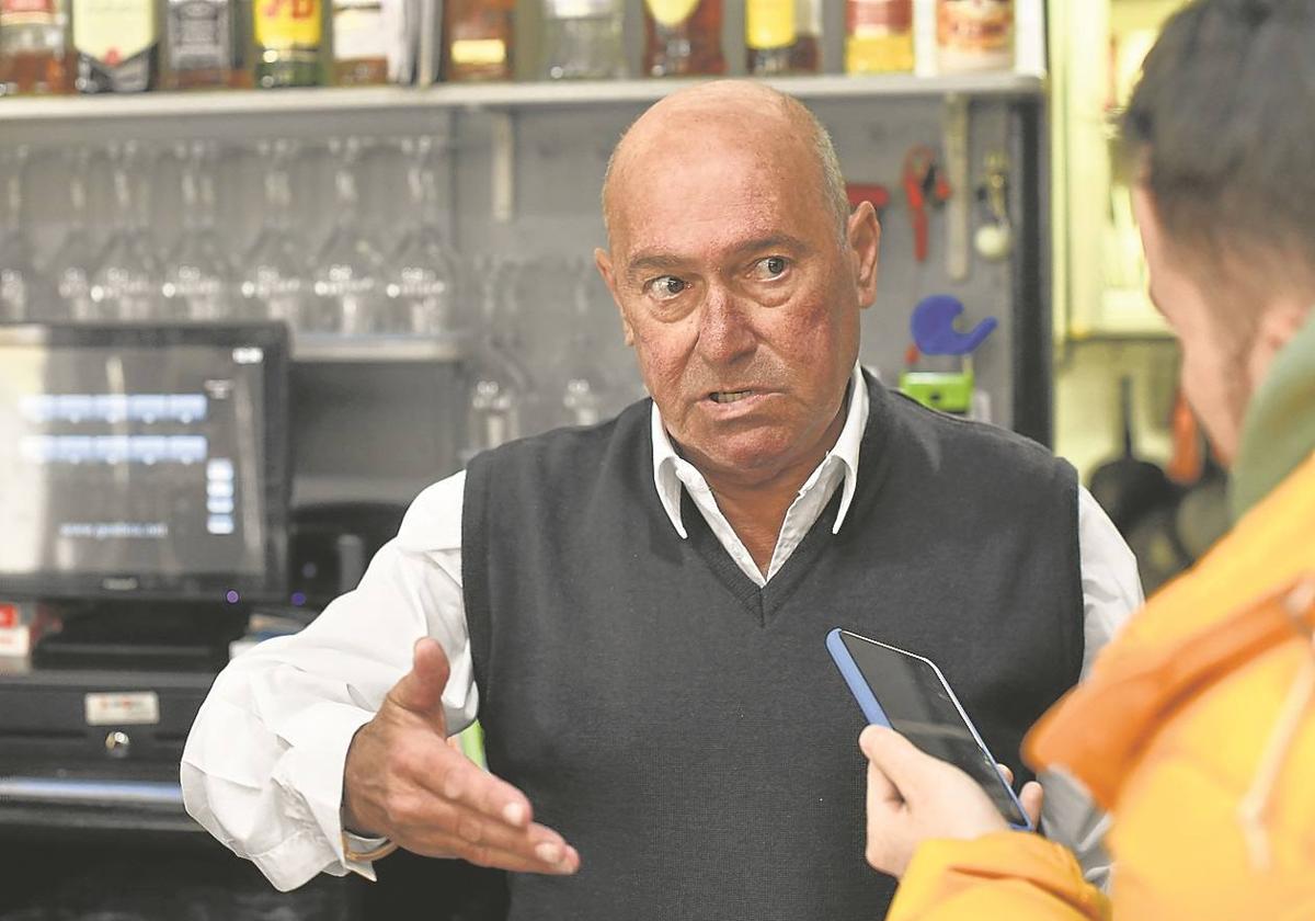 Jorge Álvarez, propietario del bar Aurrera donde Casado, diariamente, tomaba café.