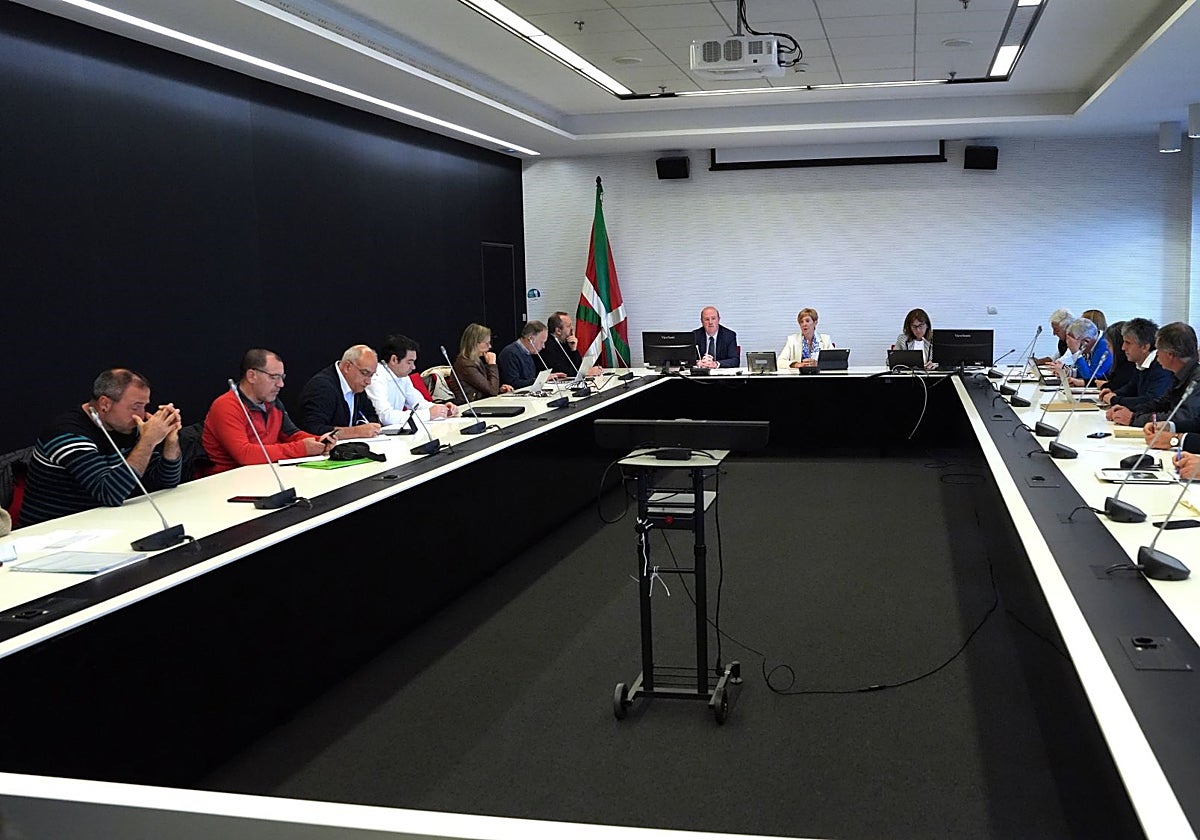 Mesa de Agricultura y Cambio Climático presidida por la consejera Tapia.