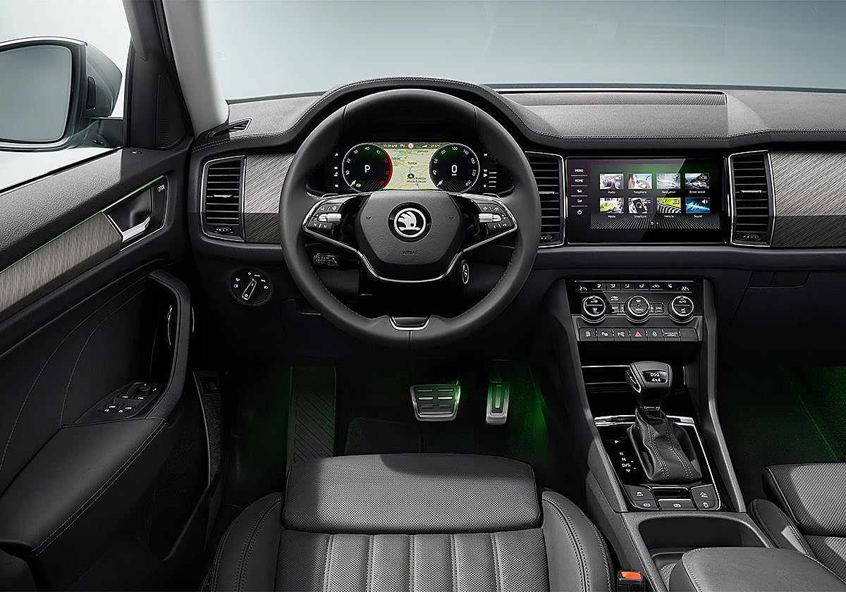 La instrumentación cuenta con un display de 10.25«, que acompaña al sistema de infotainment, disponible con una pantalla de hasta 9» contando además con conectividad a través de Android Auto o Apple CarPlay.