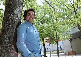 Lorenzo Herrero posa en el barrio donostiarra de Benta Berri.