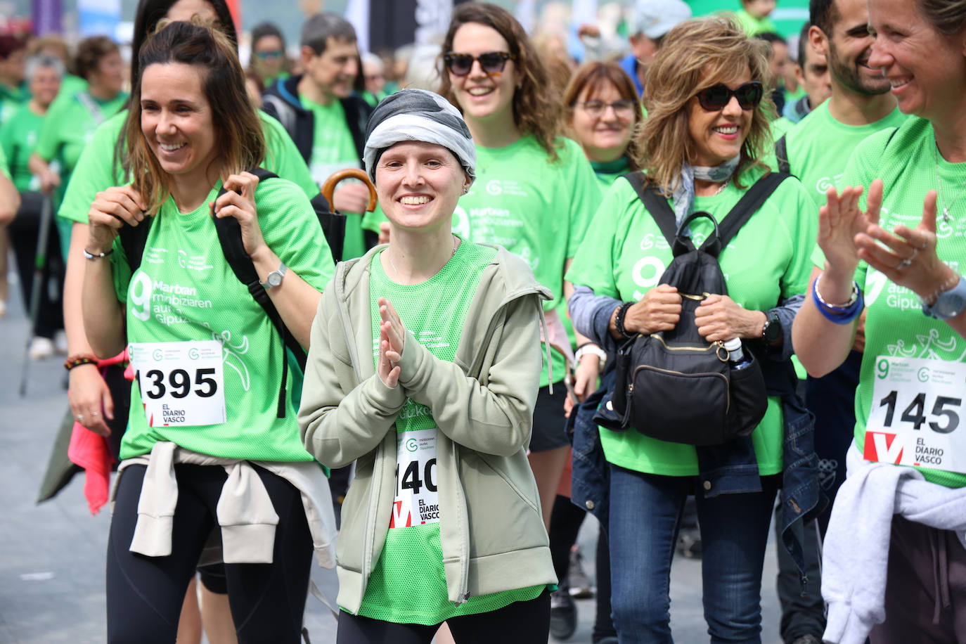 Una marea verde contra el cáncer recorre Donostia