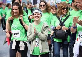 Ejemplo de superación. En primer plano, Eli Bergareche, profesora de 28 años que está en la fase final del tratamiento de un cáncer de mama.