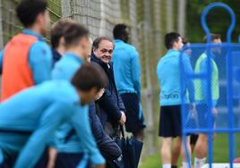 Sorloth y Sadiq llegan al campo de entrenamiento por delante de Pacheco y Pablo Marín