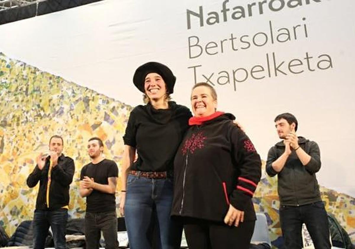 Saioa Alkaiza, txapela irabazi ostean.