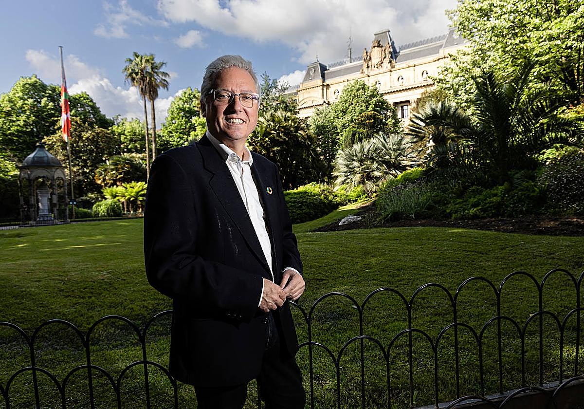 José Ignacio Asensio, en los jardines de la Plaza Gipuzkoa.