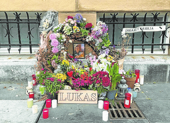 Manifestación de condena del asesinato de Lukas Agirre.