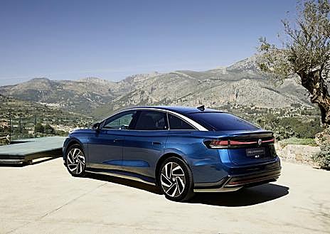 Imagen secundaria 1 - Volkswagen ID.7, máxima autonomía para su nueva berlina eléctrica