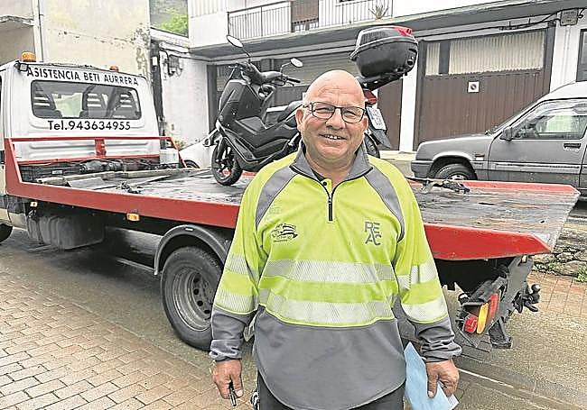 Carlos seguía este martes retirando vehículos.