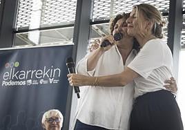 La ministra de Trabajo y Economía Social, Yolanda Díaz (d), y la secretaria general de Podemos Euskadi, Pilar Garrido, han participado este miércoles en un acto electoral en San Sebastián.