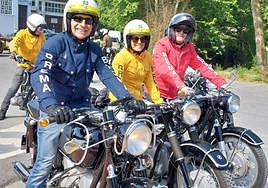 Alrededor de un centenar de moteros se han dado cita hoy en el poligono Bidebitarte