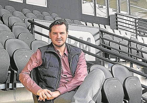 Igor Emery posa en la tribuna del Stadium Gal, que este sábado estará a rebosar.