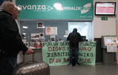 «No nos ha quedado otra que coger el autobús al aeropuerto de Bilbao con 12 horas de antelación»