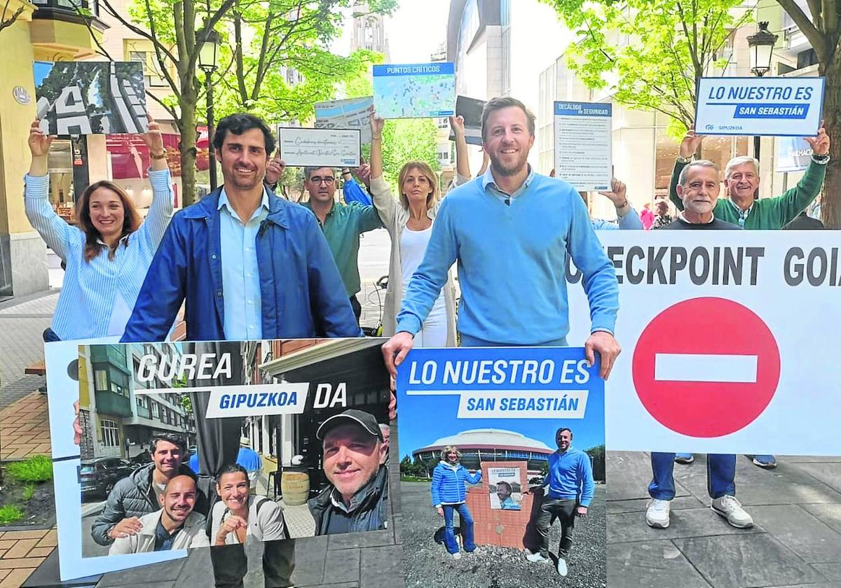 Lezama y Corominas, junto al resto de los candidatos del PP, ayer en el cierre de campaña en la calle Loiola.