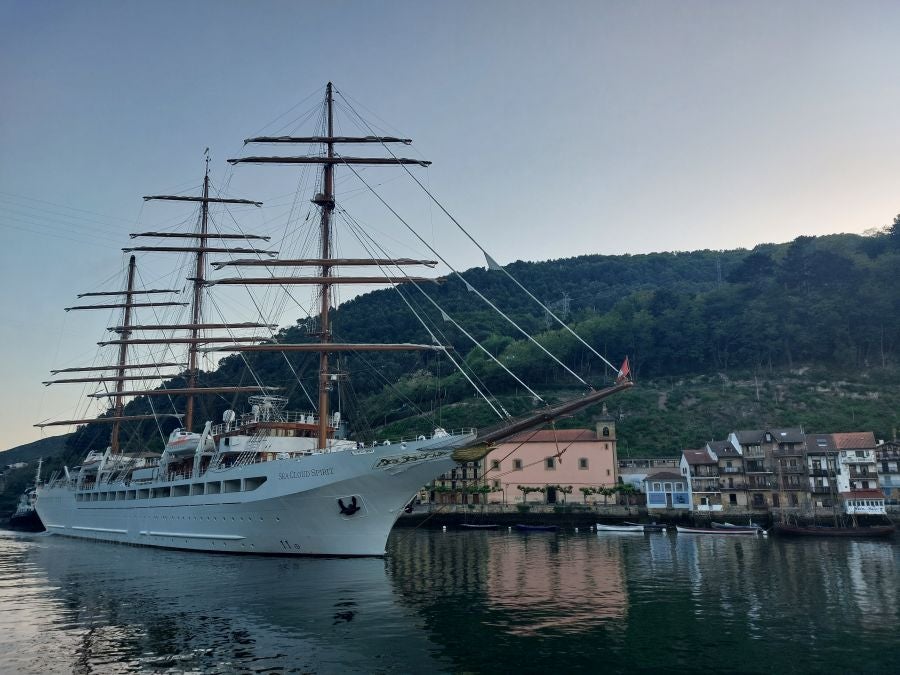 El &#039;Sea Cloud Spirit&#039;, en Pasaia