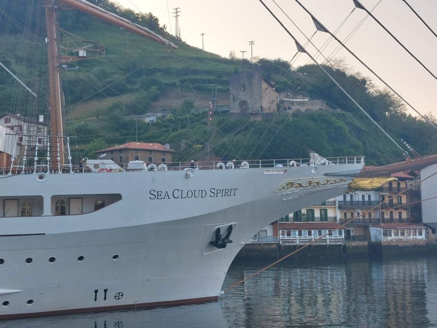 El &#039;Sea Cloud Spirit&#039;, en Pasaia