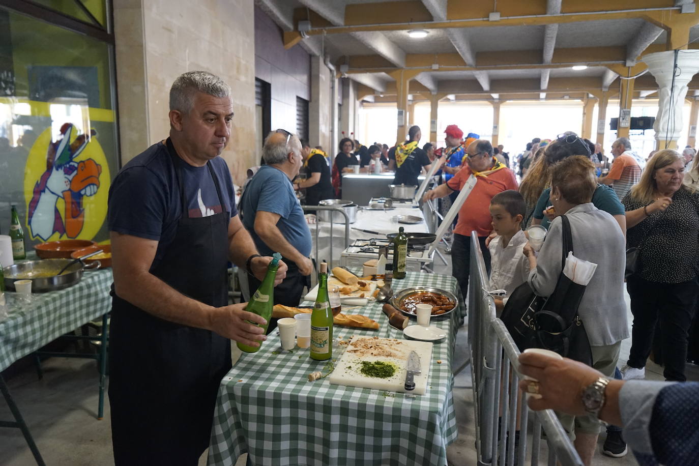 Mario Bros, el gran circo y hasta boxeo: el Mozorro Eguna de Beasain no defrauda