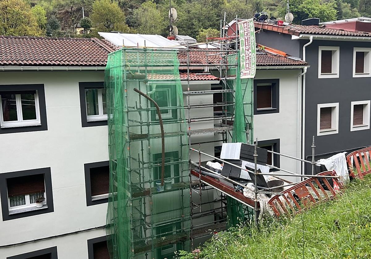 Un total de 15 comunidades de vecinos de Txonta participan en proyectos de rehabilitación.