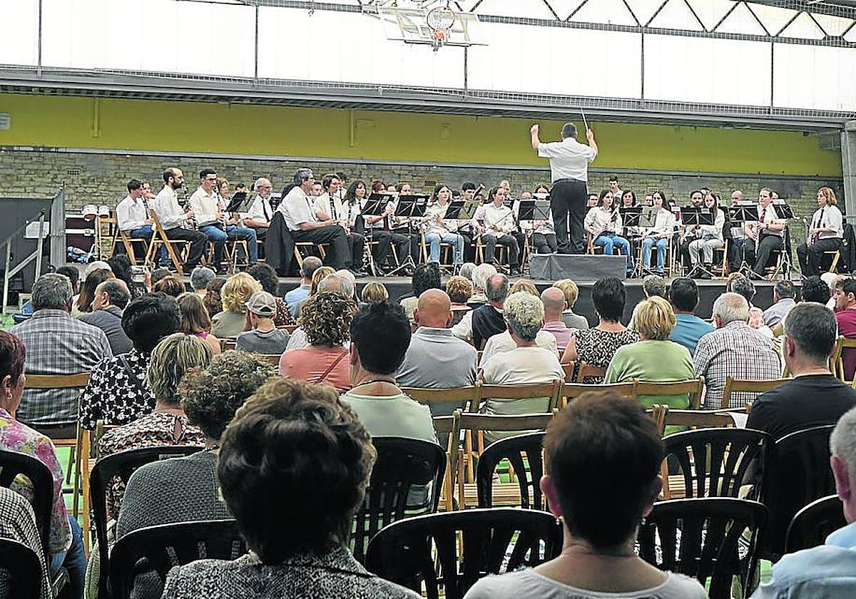 Calurosa despedida a las Loinatz Jaiak