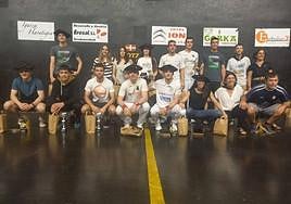 campeones y subcampeones del Bergara Hiria, anoche en el Municipal.