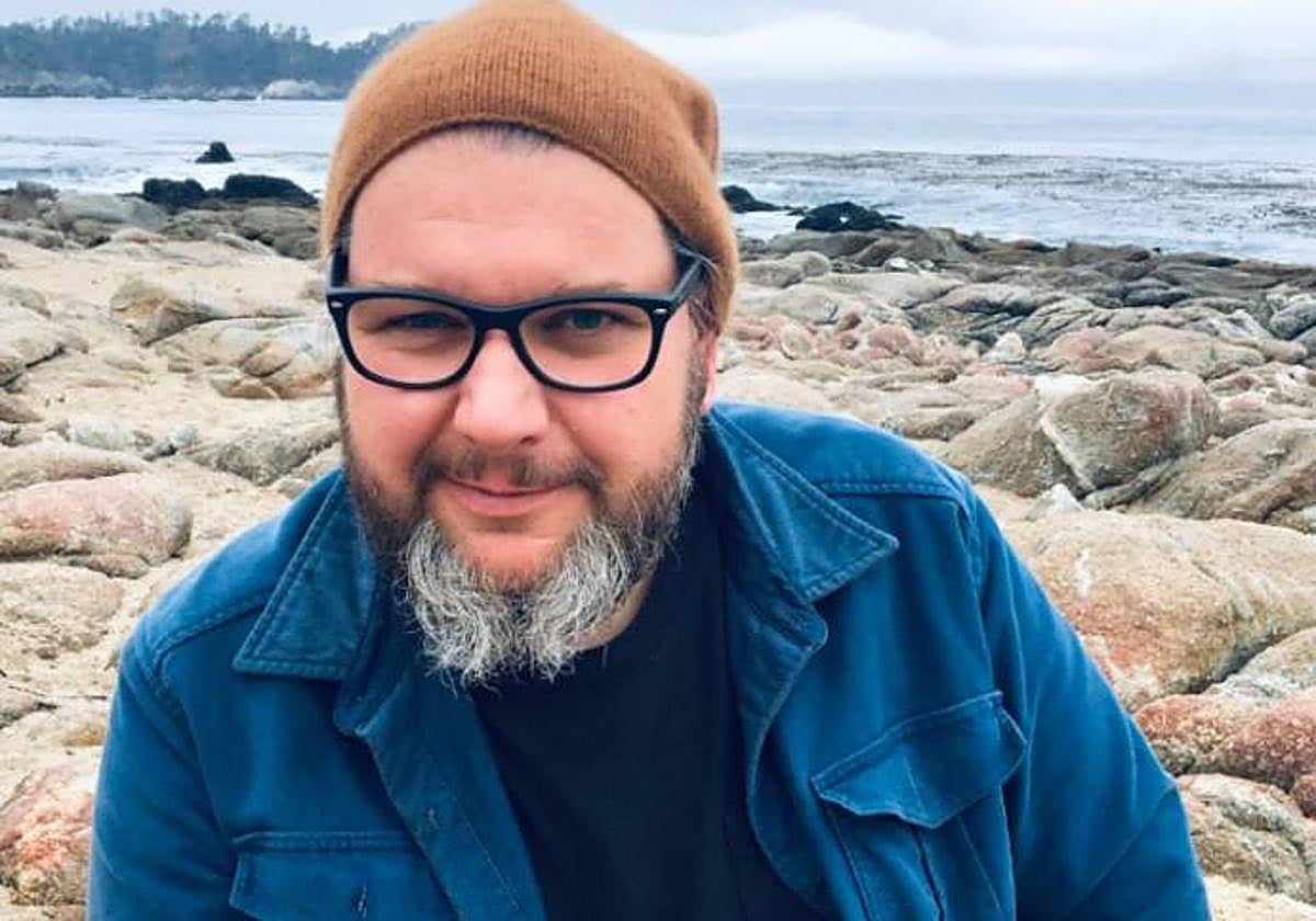 El músico estadounidense dirigirá al coro este sábado en la iglesia de San Vicente de Donostia.