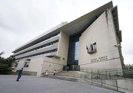 Condenado a tres años de prisión por apuñalar varias veces a un conocido en Irun