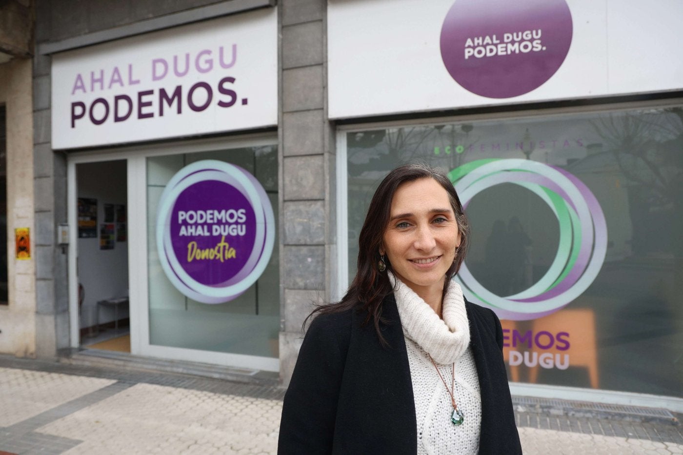 Miren Echeveste en la sede donostiarra de Elkarrekin Podemos.