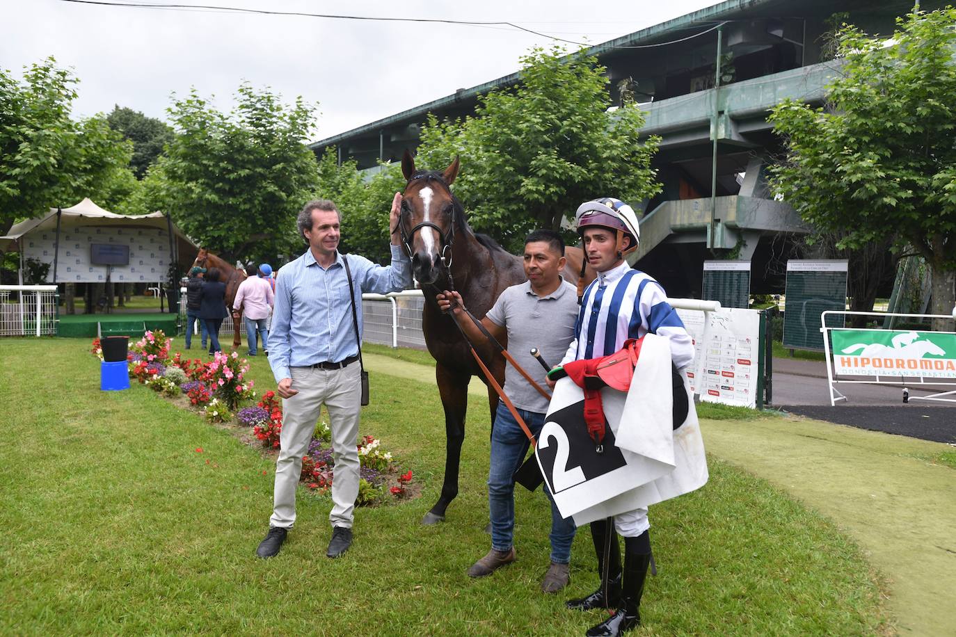 El hipódromo alza el telón