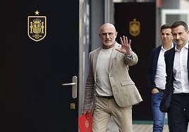 Luis de la Fuente, a la entrada de la rueda de prensa de este viernes con la selección española.