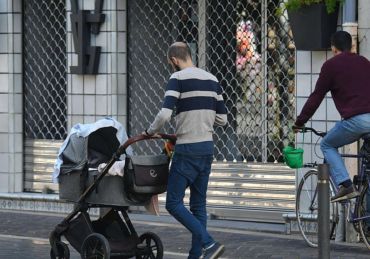 Cerca de 47.500 familias vascas solicitan la ayuda por hijo de 200 euros al mes