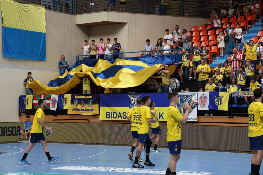 El partido del Bidasoa y las despedidas, en imágenes