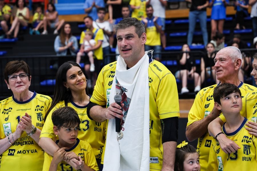 El partido del Bidasoa y las despedidas, en imágenes