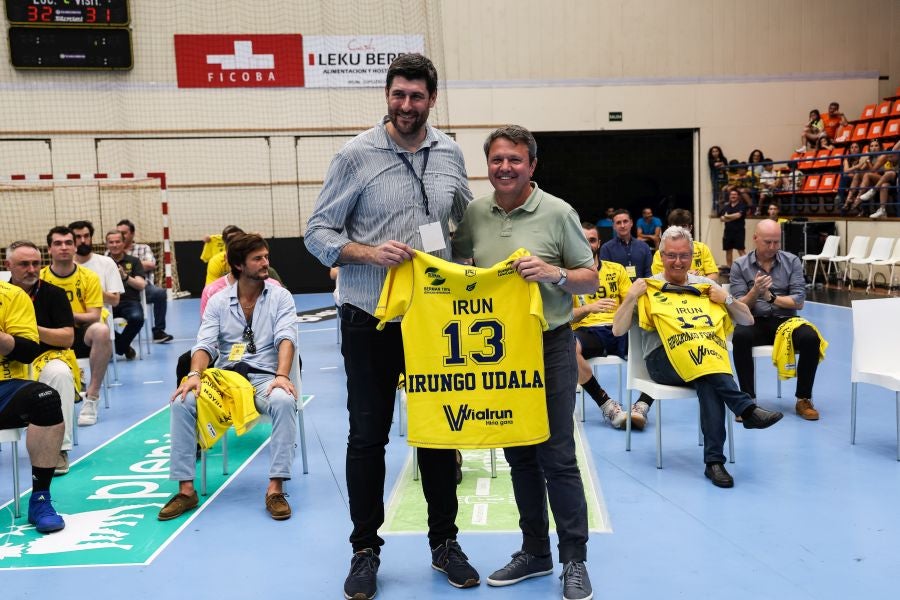 El partido del Bidasoa y las despedidas, en imágenes