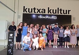 Lehengo urteko sari-baneketa ondoren ateratako argazkia.