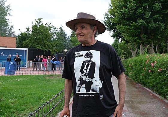 Un fan en el Botánico: Dylan no permite fotos en el concierto.