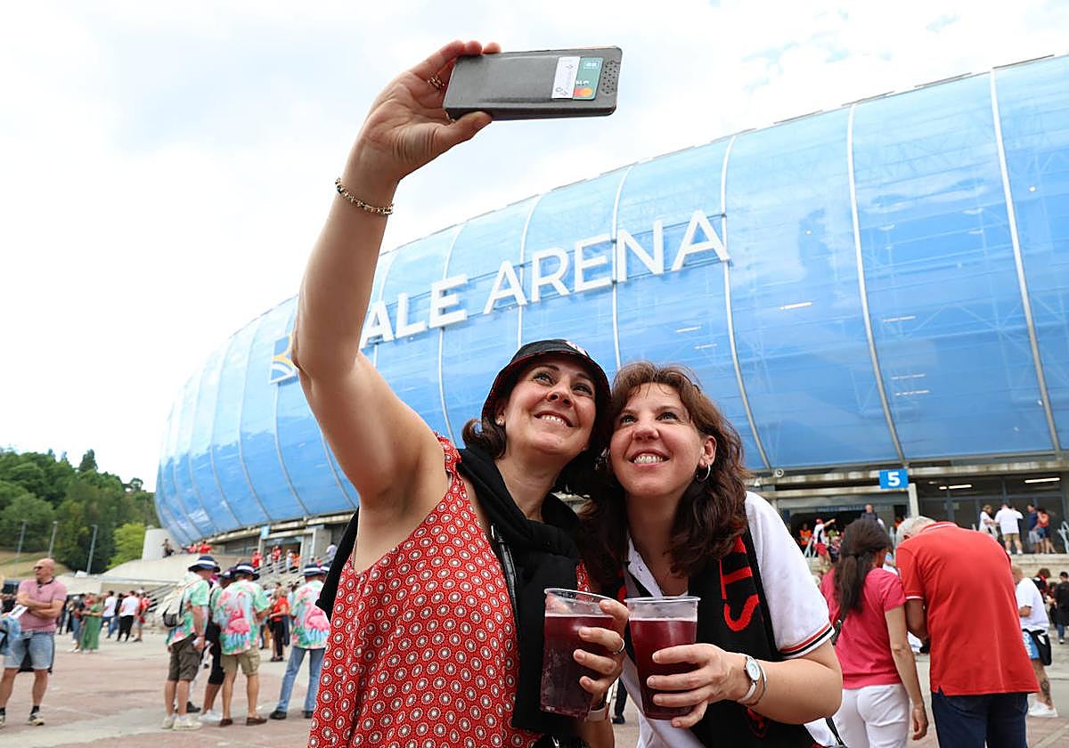 Miles de franceses disfrutan del rugby en Anoeta
