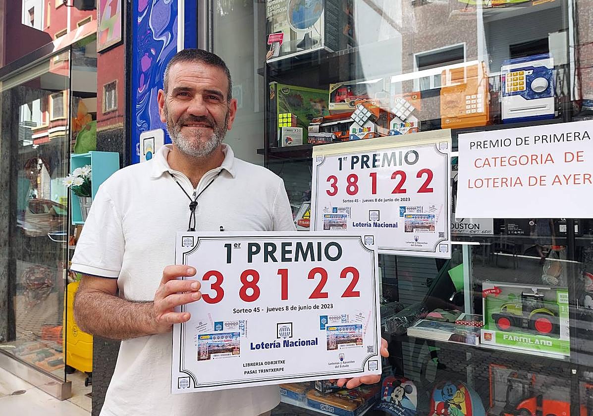 Javier Villaverde, responsable de la Librería Odrietxe