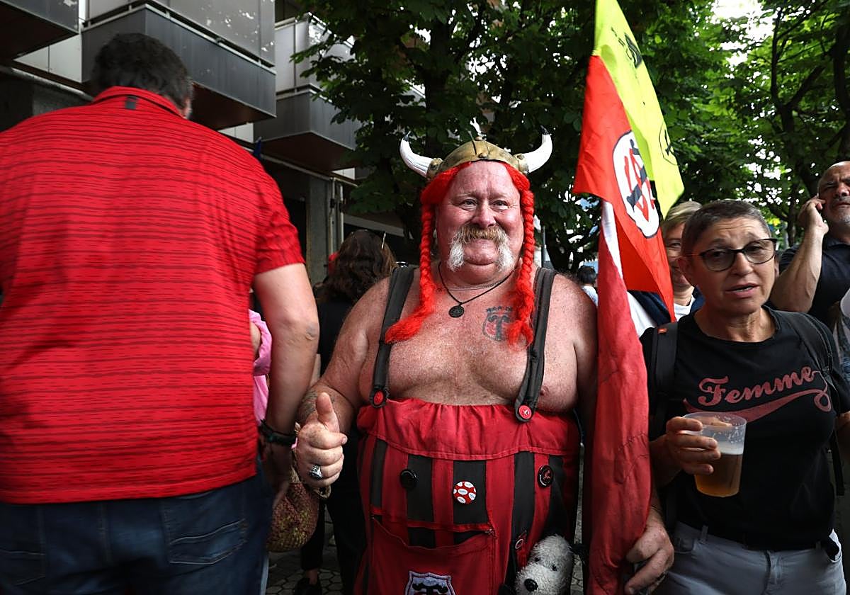 Para animar cualquier indumentaria es válida.