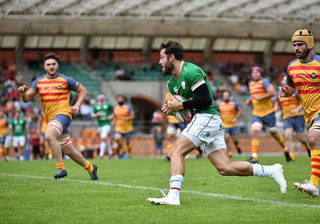 Un partido amistoso enfrenta este mediodía a Euskarians contra Catalunya en el miniestadio de Anoeta.