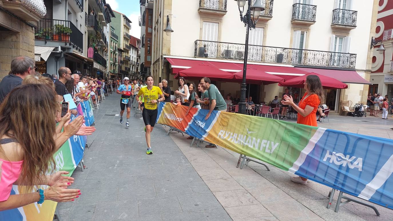 Buen ambiente en Zarautz en el triatlón