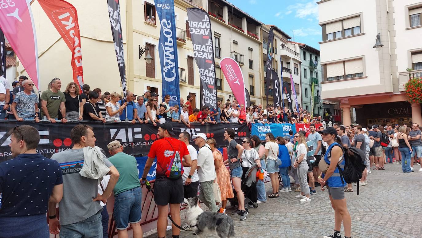 Buen ambiente en Zarautz en el triatlón