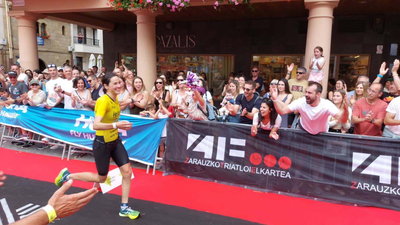 Buen ambiente en Zarautz en el triatlón